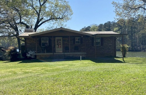 Alexander City House | Quiet Getaway cozy cabin directly on Lake Martin