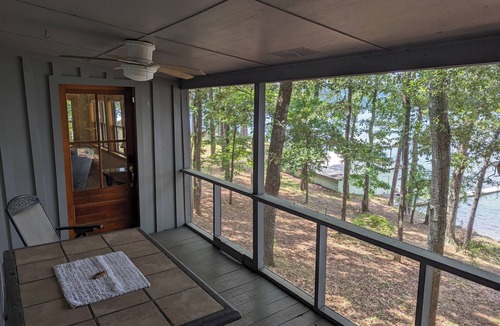 Rockford House | Quiet house with sunset view on Lake Mitchell