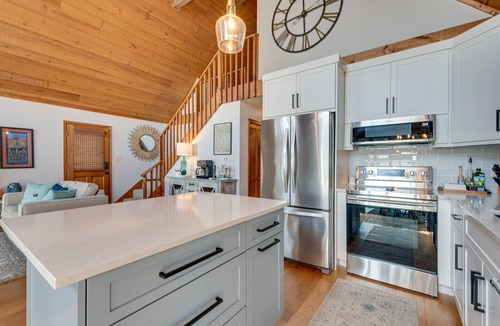 Eatonton House | Quiet Lakefront Eatonton House w/Boat Dock!