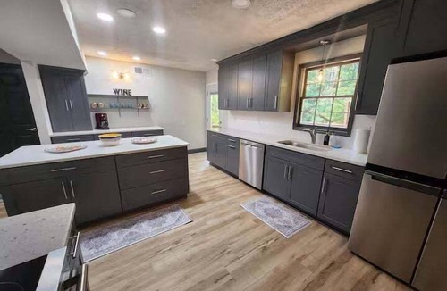 Peachtree City House | Quiet Peachtree City 4BR with Outdoor Dining Deck