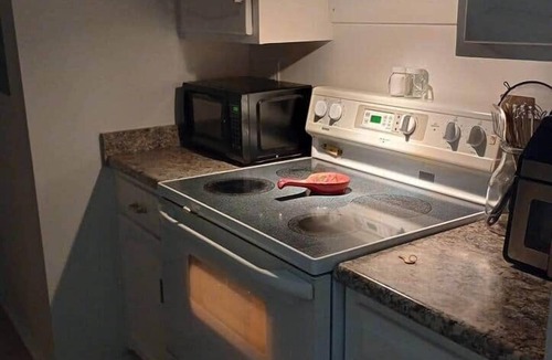 Mobile Apartment | Quiet West Mobile Condo Near USA/Pilot