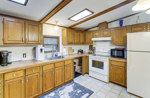 Romulus Cabin | Quiet Wooded Escape! Metro Detroit Basecamp