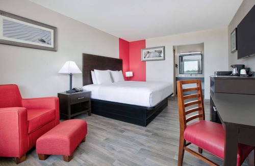 Diamondhead Hotel | Ramada by Wyndham Diamondhead I-10/Gulfport
