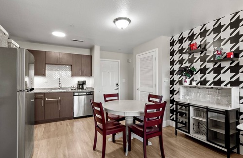 Tuscaloosa Condo | Rammer Jammer Gameday Riverfront Condo Pool & Gym