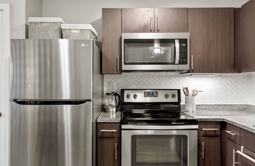 Tuscaloosa Condo | Rammer Jammer Gameday Riverfront Condo Pool & Gym