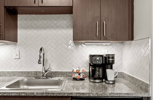 Tuscaloosa Condo | Rammer Jammer Gameday Riverfront Condo Pool & Gym