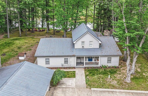 Rapid City Cottage | Rapid River Retreat, Spacious Cozy Cottage close to Torch Lake,