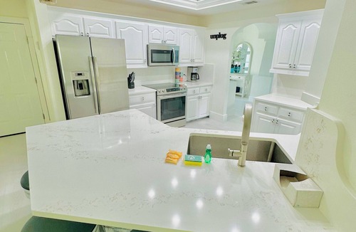 Avalon Beach Estates House | Ratiu Beach House Luxury-3min toPrivateBeach-FreeBikes-Pingpong-Pickleball-Pool