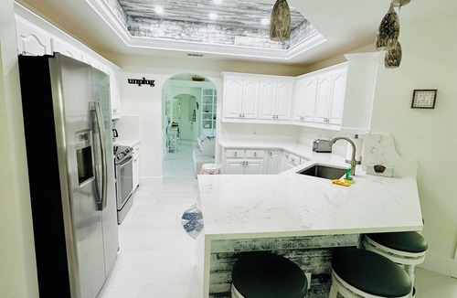 Avalon Beach Estates House | Ratiu Beach House Luxury-3min toPrivateBeach-FreeBikes-Pingpong-Pickleball-Pool