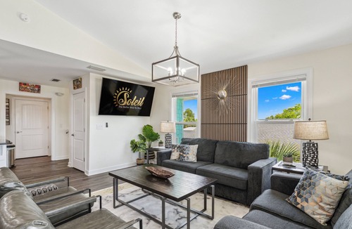 Holiday Beach Cottage | Raven's Nest - Mins to Beach Heated Pool & Pet Friendly