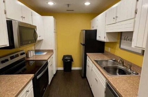 Valdosta Condo | RE Stylish Condo By Mall Area