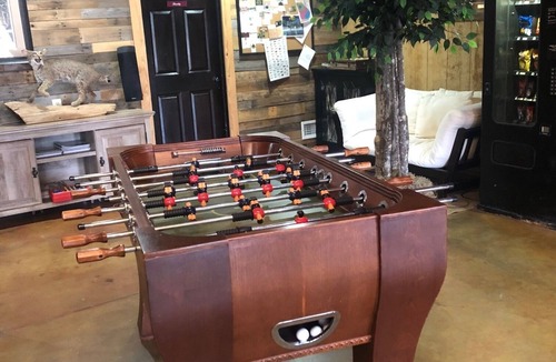 Statesboro Cabin | Red Fern Lodge Room 2