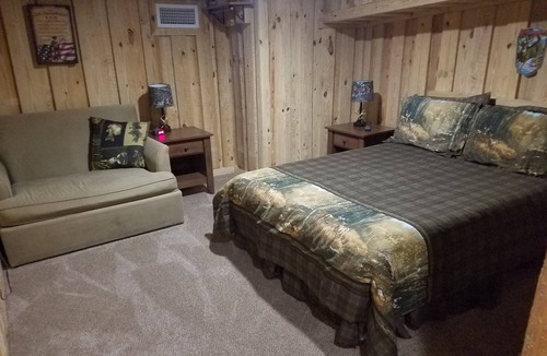 Statesboro Cabin | Red Fern Lodge Room 3