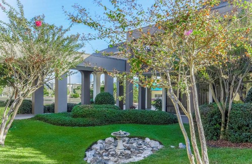 Hattiesburg Hotel | Red Lion Inn & Suites Hattiesburg
