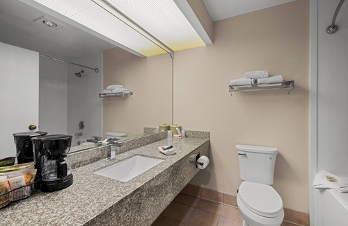 Albany Hotel | Red Roof Inn & Suites Albany, GA