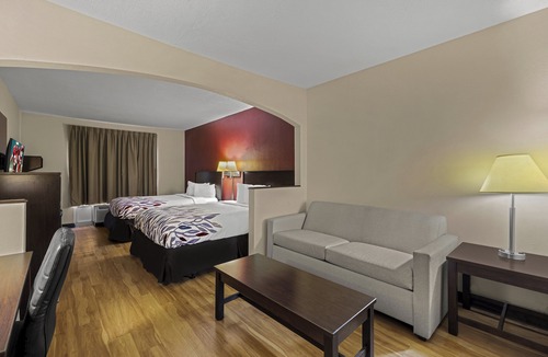 Albany Hotel | Red Roof Inn & Suites Albany, GA