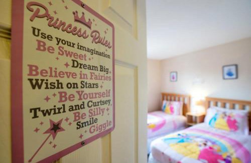 Regal Palms House | Regal Palms Stylish Villa with Themed Rooms