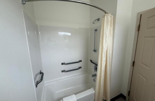 Milton Hotel | Regency Inn & Suites