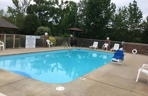 Cabot House | Relax and Recharge! 3 Convenient Units, Free Parking, Free Breakfast, Pool