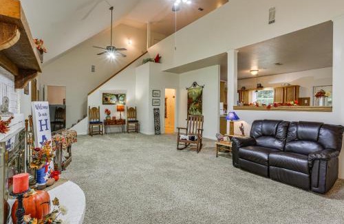 Hillister House | Relax By the Lake: Quiet East Texas Retreat