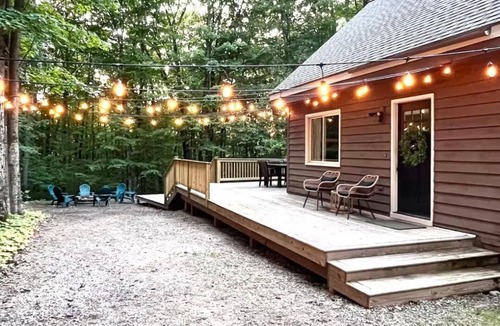 Bellaire Ski Chalet | Relax & Explore~Charming Chalet Near Torch Lake. Minutes from Shanty Creek