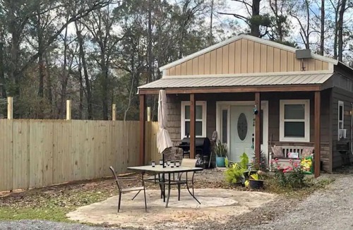 Axis House | Relax in Comfort at Pepper's Place - Creola | New listing
