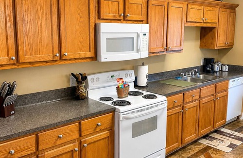 Ponchatoula House | Relax in our beautiful New Orleans themed townhome