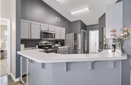Navarre House | Relaxation and Tranquility Awaits at the Bikini Bottom