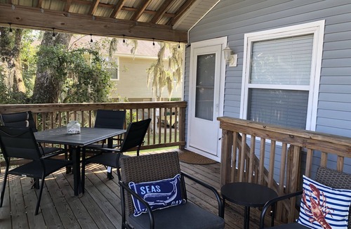 Bay St Louis House | Relaxed waterfront home nestled under a shady oak about 2 miles to Old Town