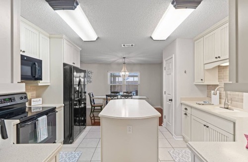 Navarre House | Relaxing 3BR Oasis with Pool – 5 Miles to Beach!