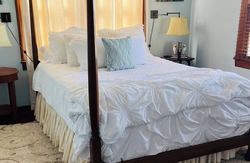 Scooba House | Relaxing Farm Retreat and Cattle Experience near colleges, golf, Casino dining.