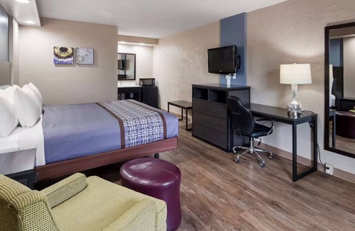 Jasper Hotel | Relaxing Jasper Stay with Easy Access to Local Highlights, & Outdoor Activities