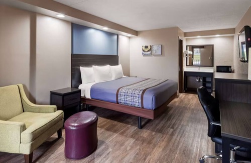 Jasper Hotel | Relaxing Jasper Stay with Quick Access to Downtown, Attractions & Restaurants