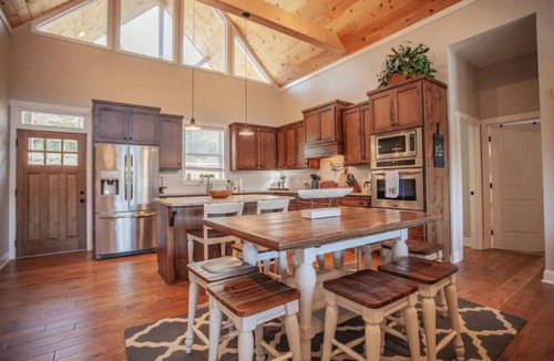 Newell Cottage | Relaxing Lake Cottage with easy water access!