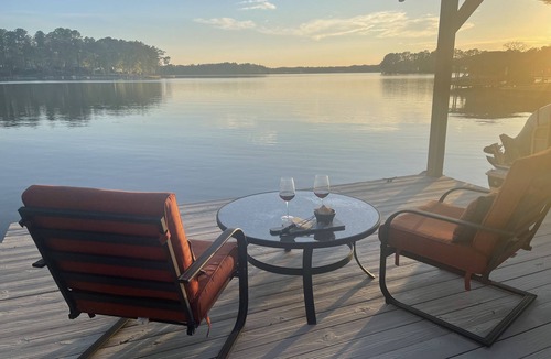 Milledgeville Cabin | Relaxing Lake Front House/Hot Tub