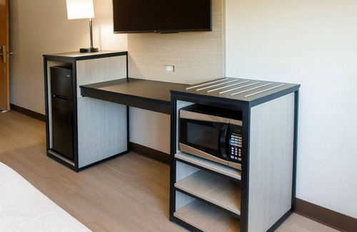 Van Buren Hotel | Relaxing Pet Friendly Room Perfect for a Relaxing Couple Getaway
