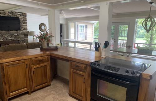 Florence House | Relaxing Waterfront Home, with plenty of privacy, on beautiful Shoal Creek!