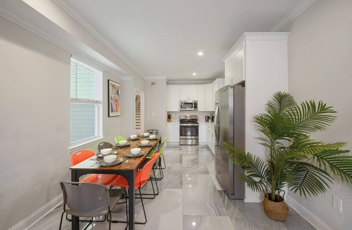 Tulane - Gravier House | Remarkable Superdome Group Home w/Heated Pool, Parking, Patio, 8 Beds & 5 Baths