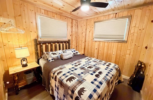 Au Train Cabin | Remodeled Cabin on AuTrain Lake at Northwoods Resort
