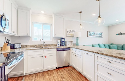 Gulf Shores House | Remodeled duplex near local restaurants - walk 500’ to the beach