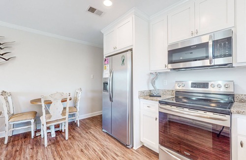 Gulf Shores House | Remodeled duplex near local restaurants - walk 500’ to the beach
