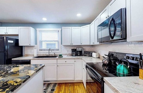 Empire House | Remodeled farmhouse near downtown with a firepit, central AC & washer/dryer,