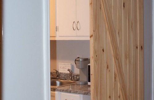Holly Springs Cottage | Remodeled historical loft walking distance from the Square.
