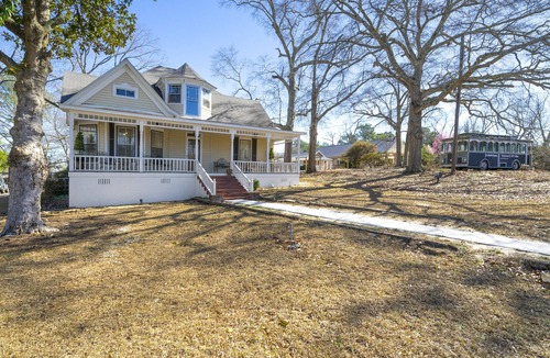 Warm Springs House | Remodeled Historical Home in Downtown Warm Springs