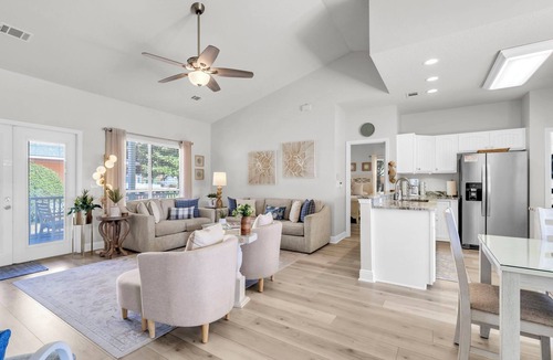 Clipper Cove House | Remodeled & New to VRBO 2026! Crystal Beach,Community pool, 3 blocks to beach