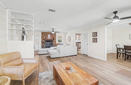 Killearn Estates House | Renovated 3BR Retreat W/BBQ Grill, 80" TV, Fireplace, Big Yard, Sleeps 10