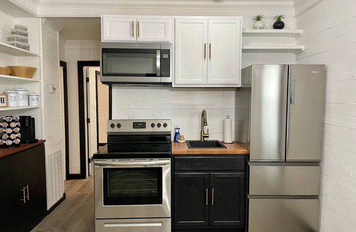 Calera House | Renovated Calera Farmhouse Home!
