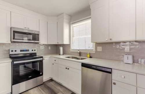 Gresham Park House | Renovated House 9 Miles from Downtown ATL, Great Backyard on a Cul-de-sac!
