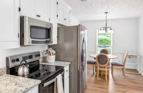 Gunter Afs House | Renovated Retreat w/Game Room & Free Parking
