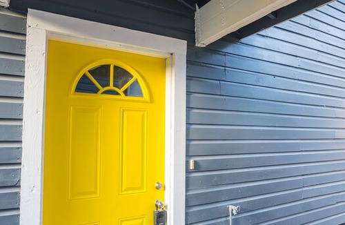 Five Points House | Renovated Riverside Studio Retreat - Sleeps 8 ppl